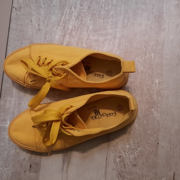 Womens shoes - Picture 2 of 4